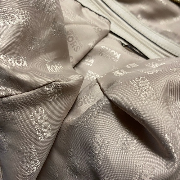 Michael Kors off White Leather Designer Tote/ shoulder /weekender
GUC - Picture 5 of 11